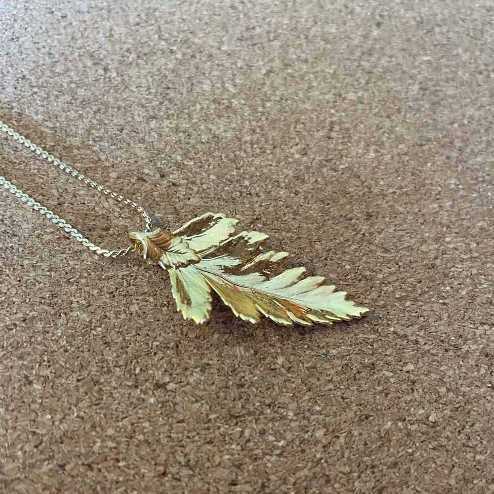 1928 Gold leaf necklace short casual